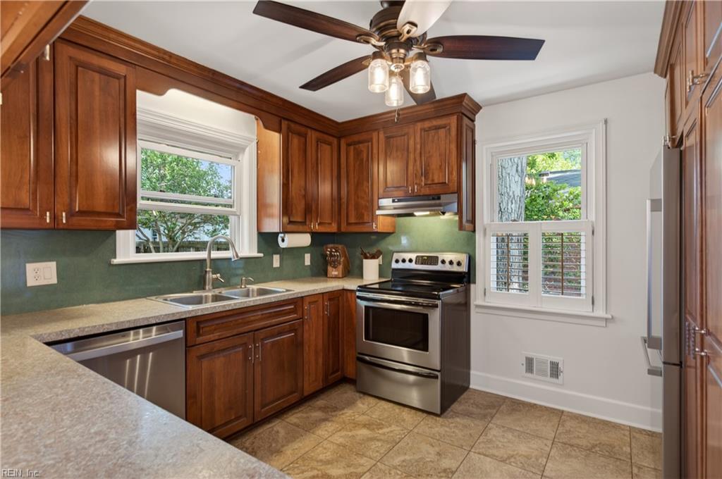 403 Mayflower RD
