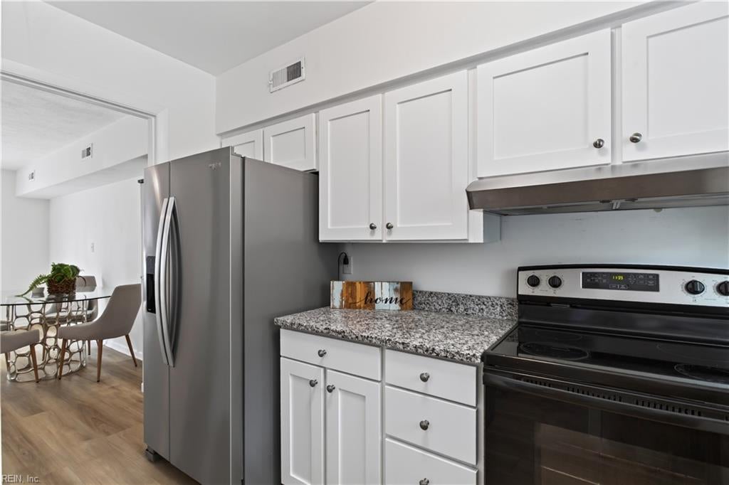 435 Barberton DR