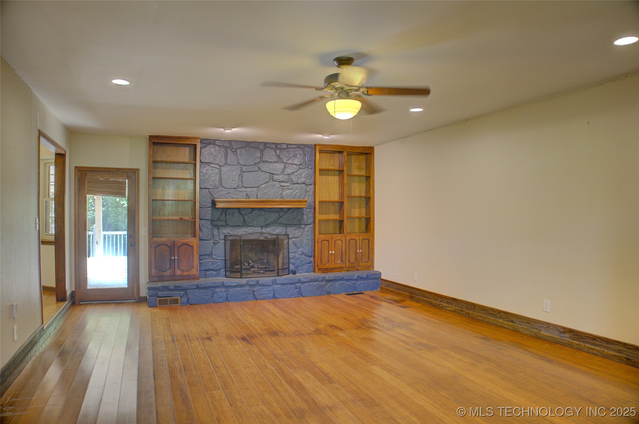 9701 Springlake Drive