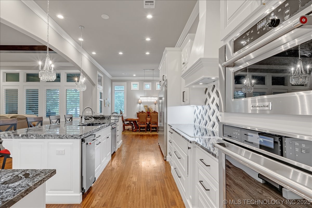 1105 W 84th Street