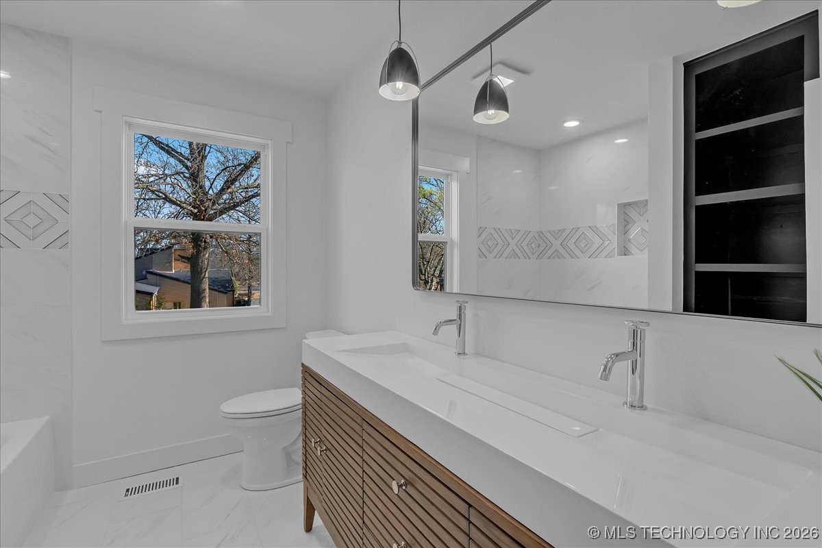 3709 E 80th Street