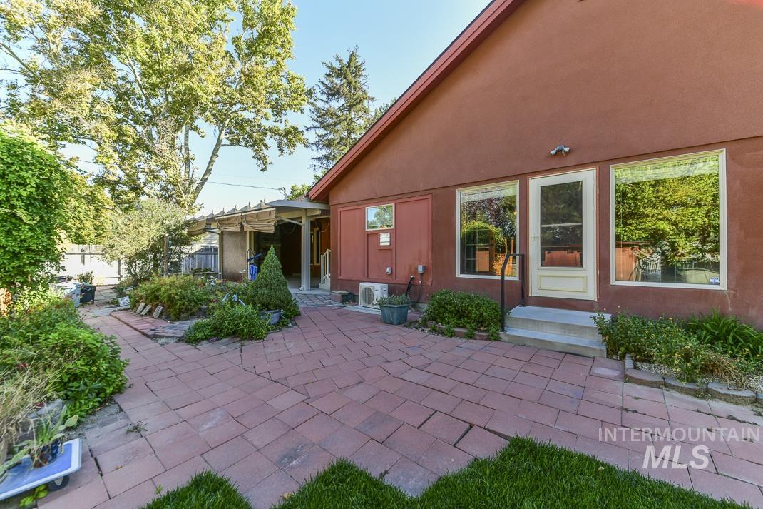 2214 Washington