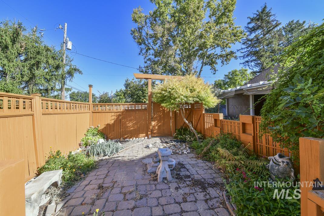 2214 Washington
