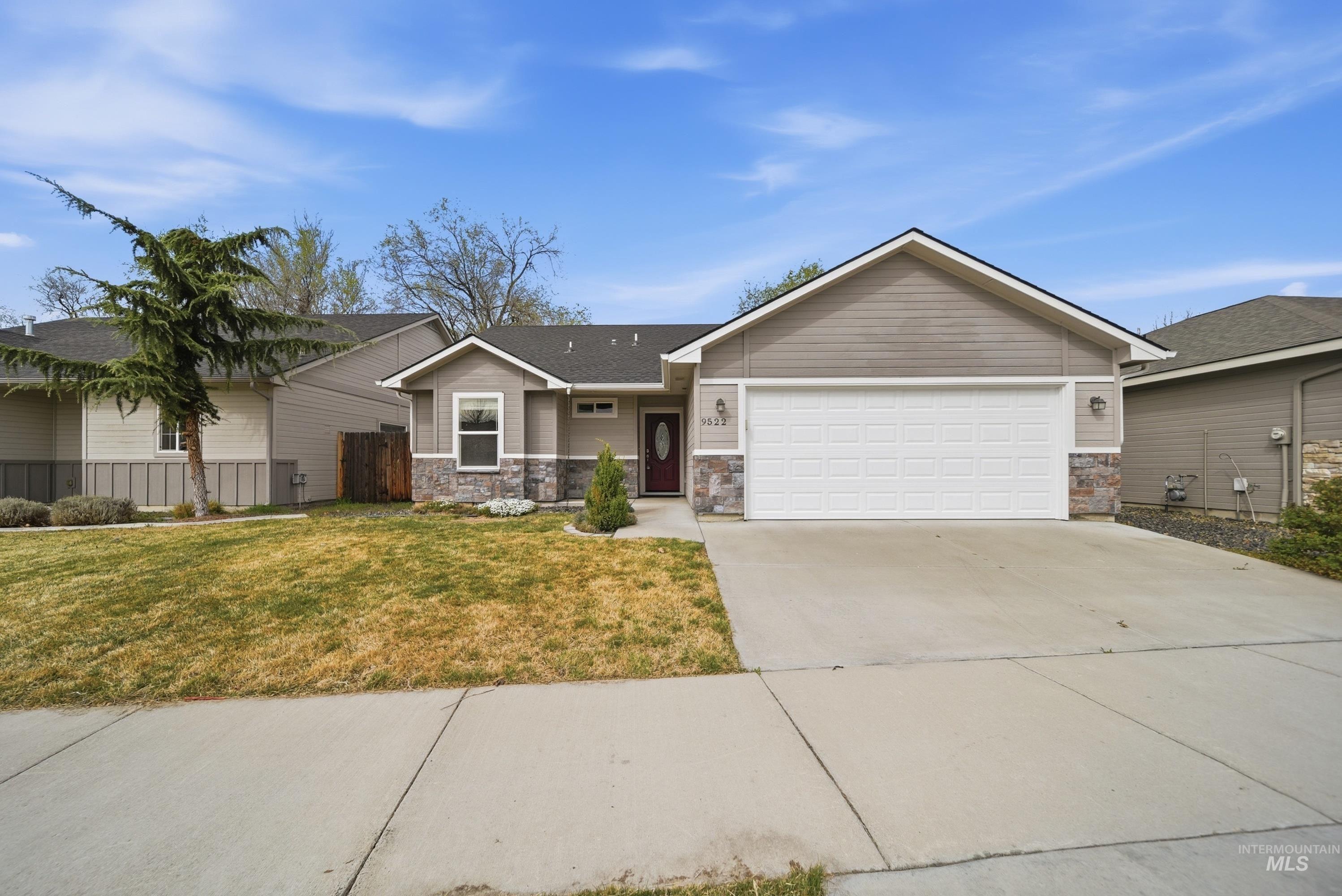 9522 W Woodland Dr