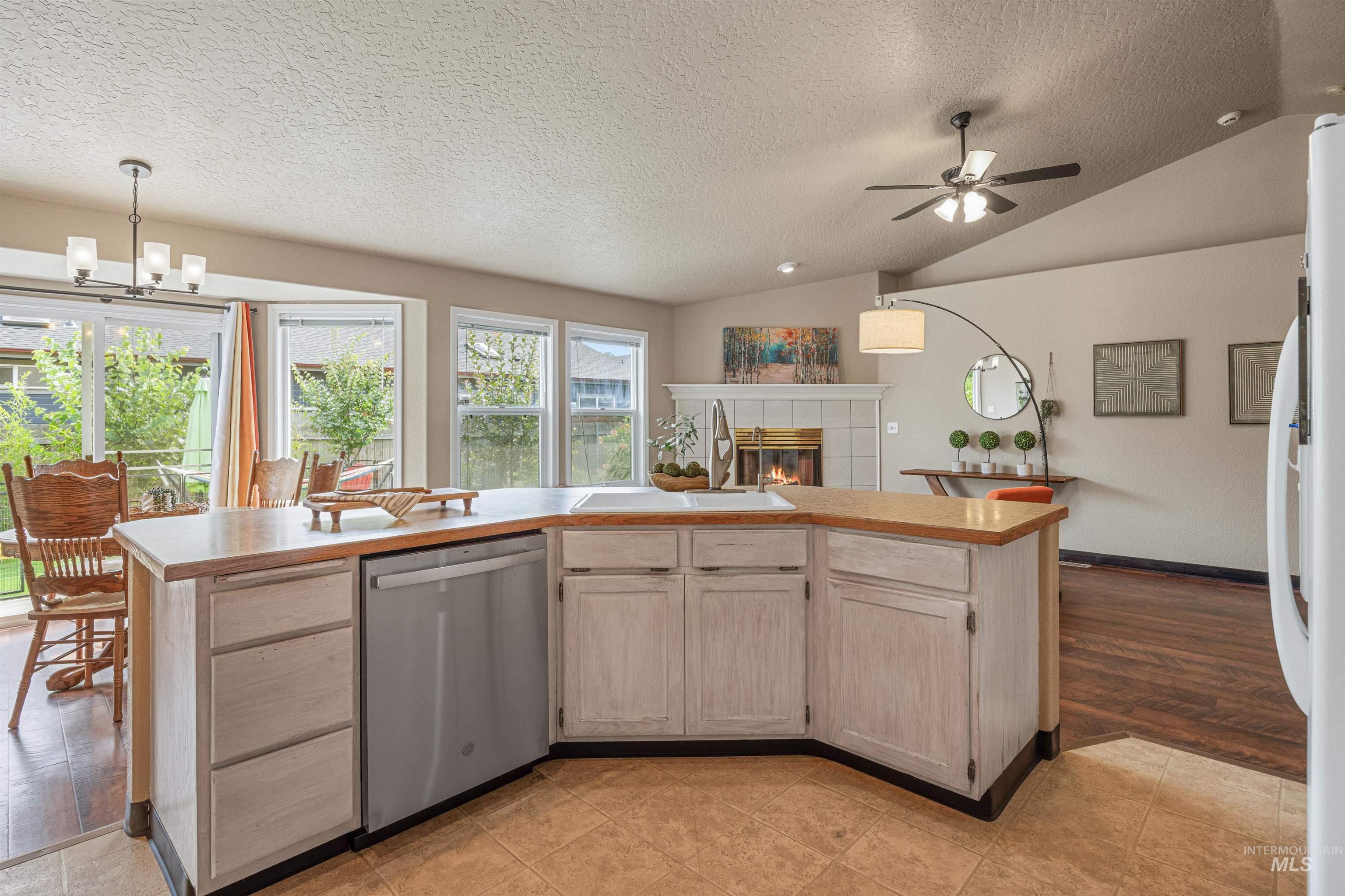 6501 Outlook Dr