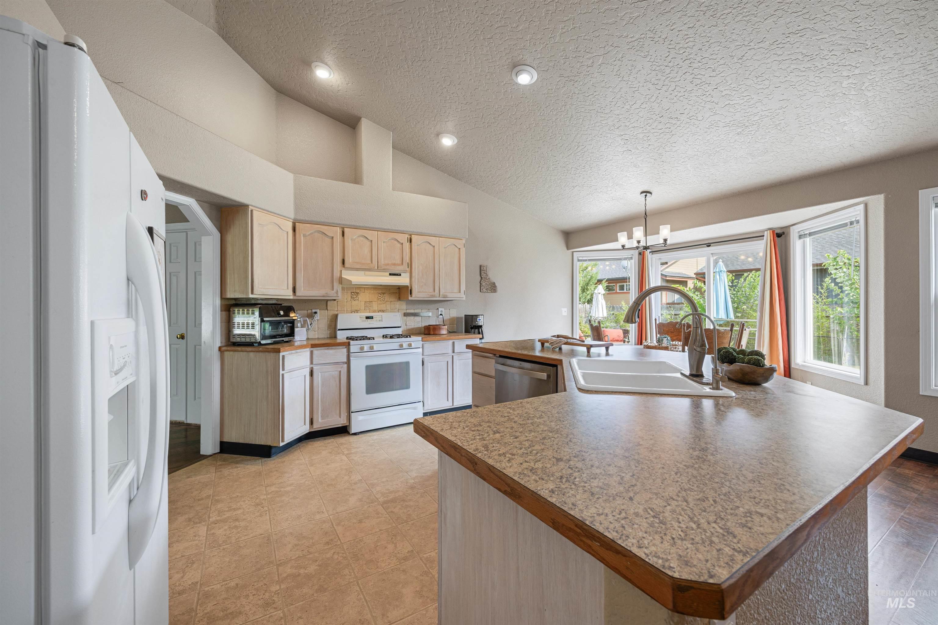 6501 Outlook Dr