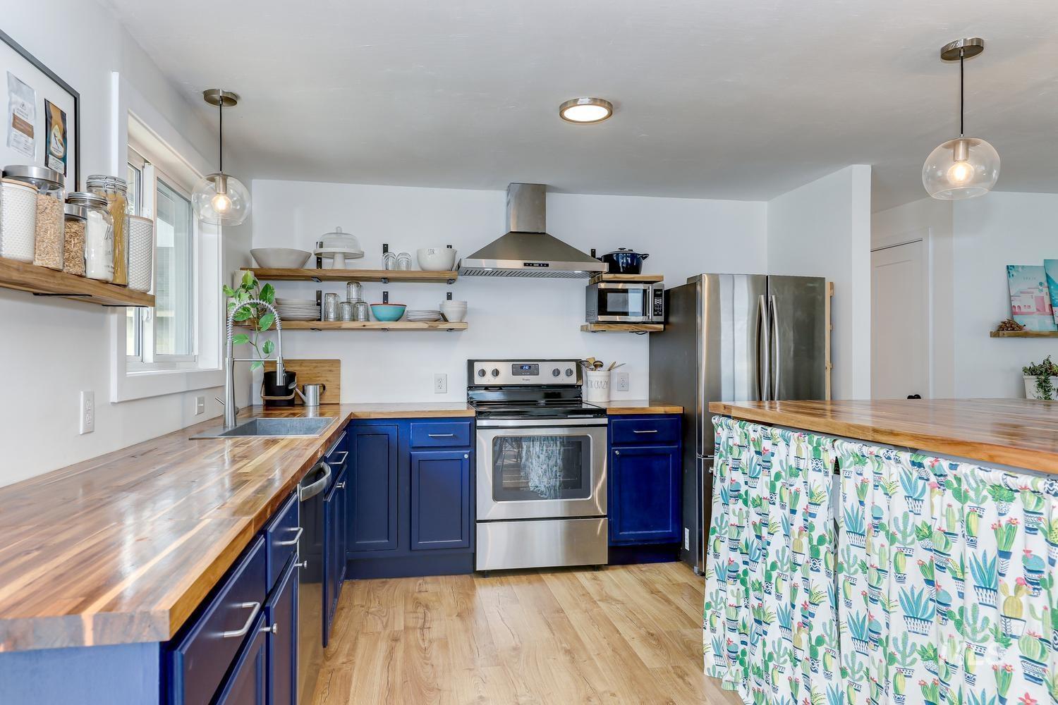 1709 S Abbs