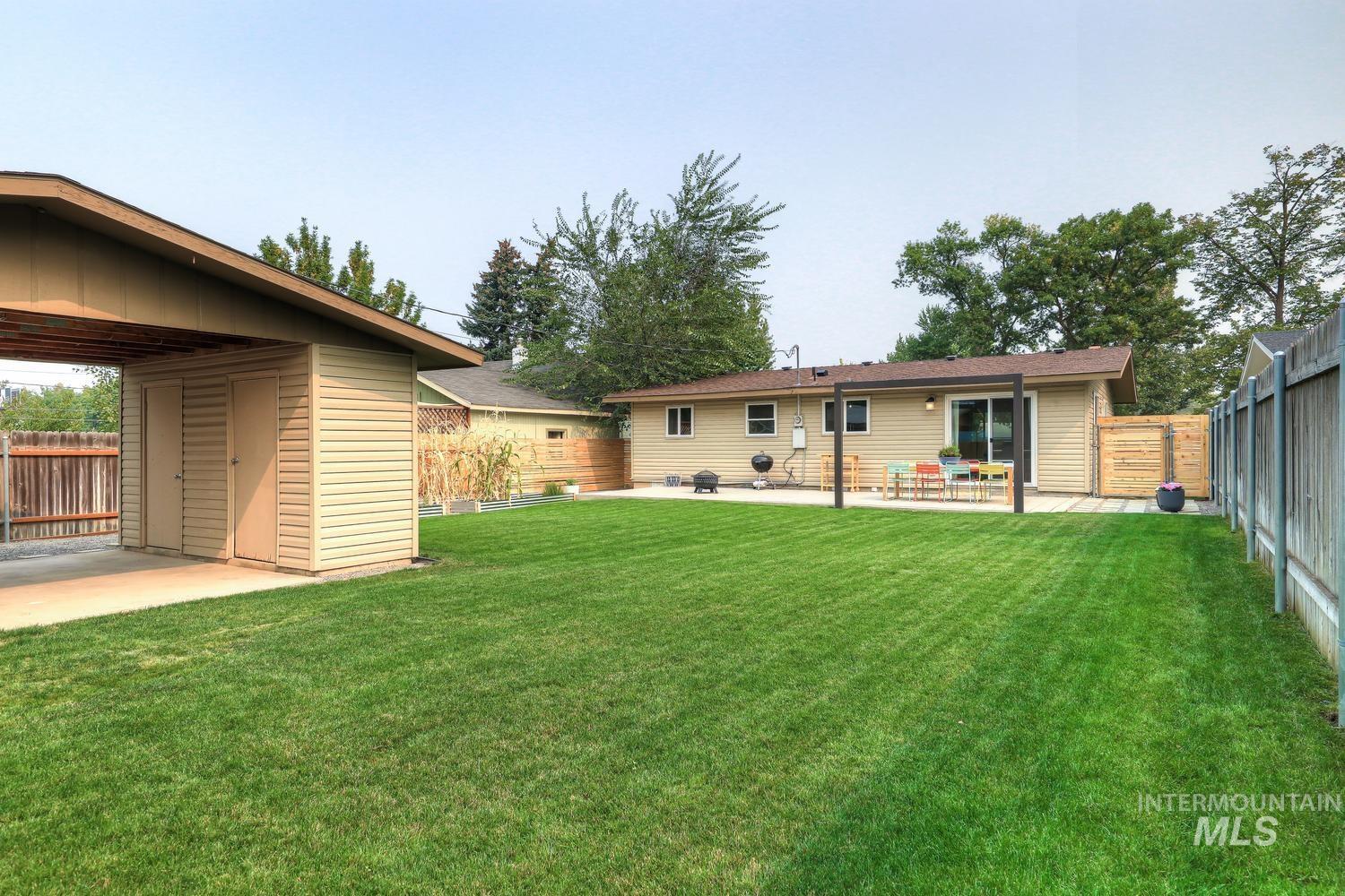 1709 S Abbs