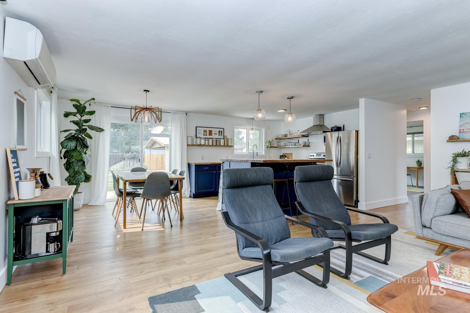 1709 S Abbs