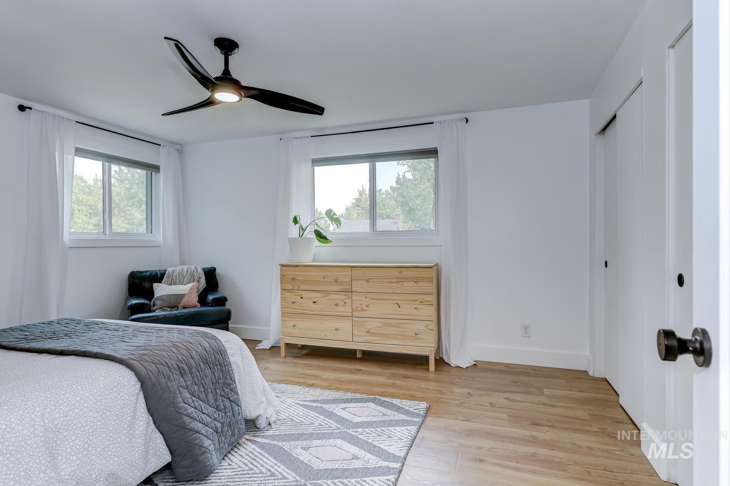 1709 S Abbs