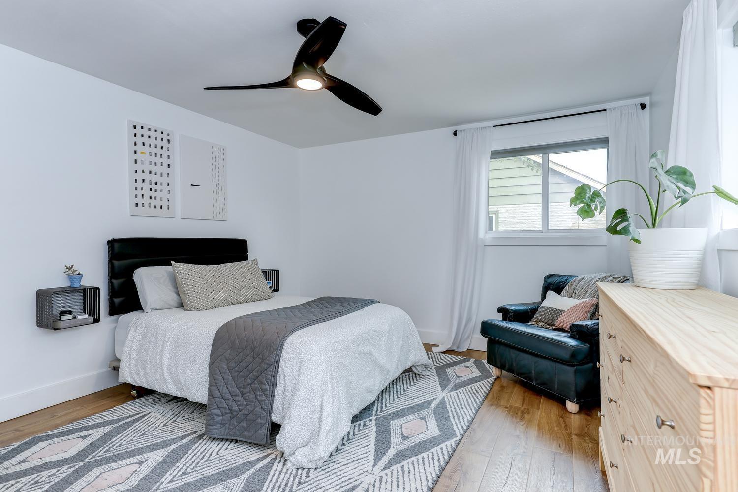 1709 S Abbs