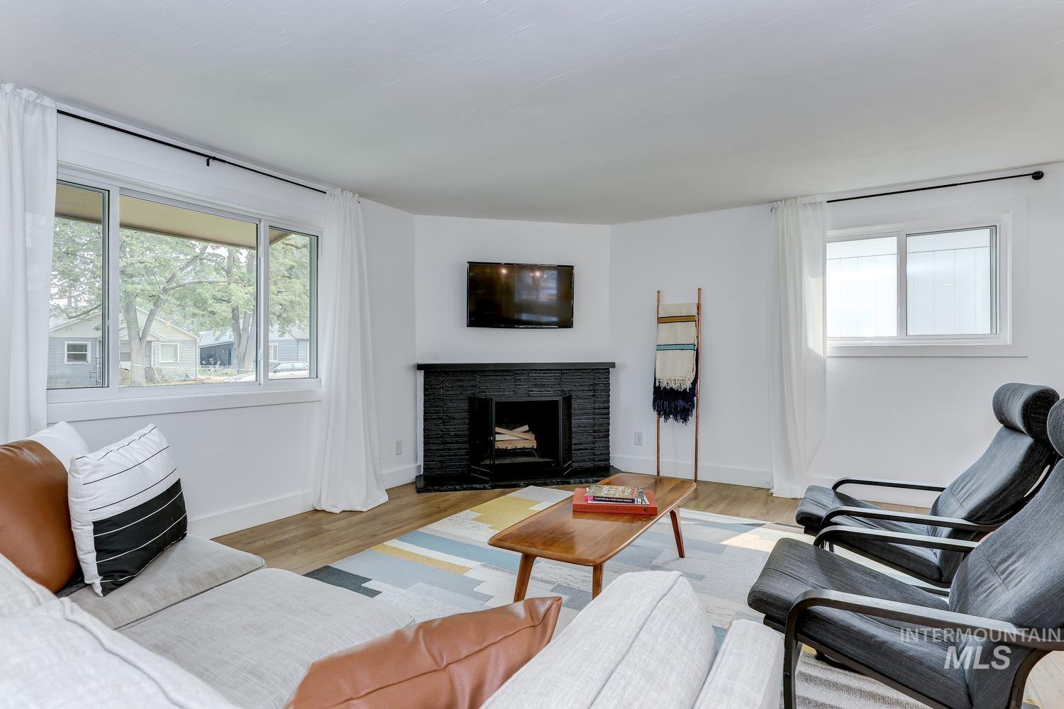 1709 S Abbs