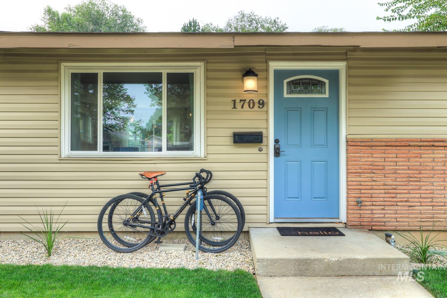 1709 S Abbs