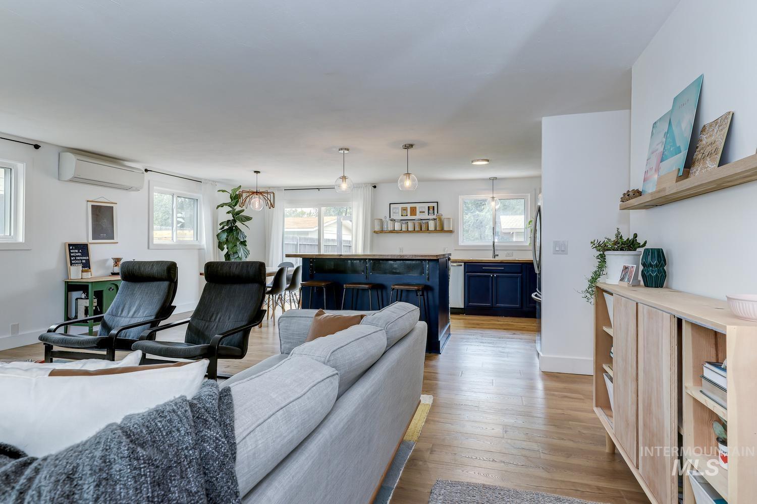 1709 S Abbs