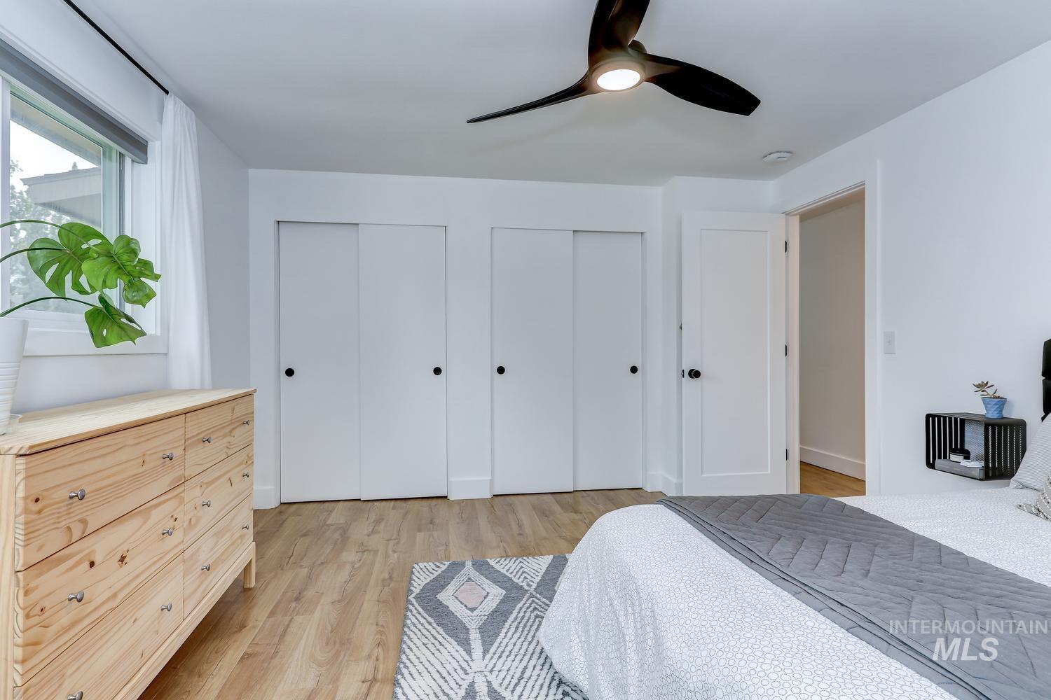 1709 S Abbs