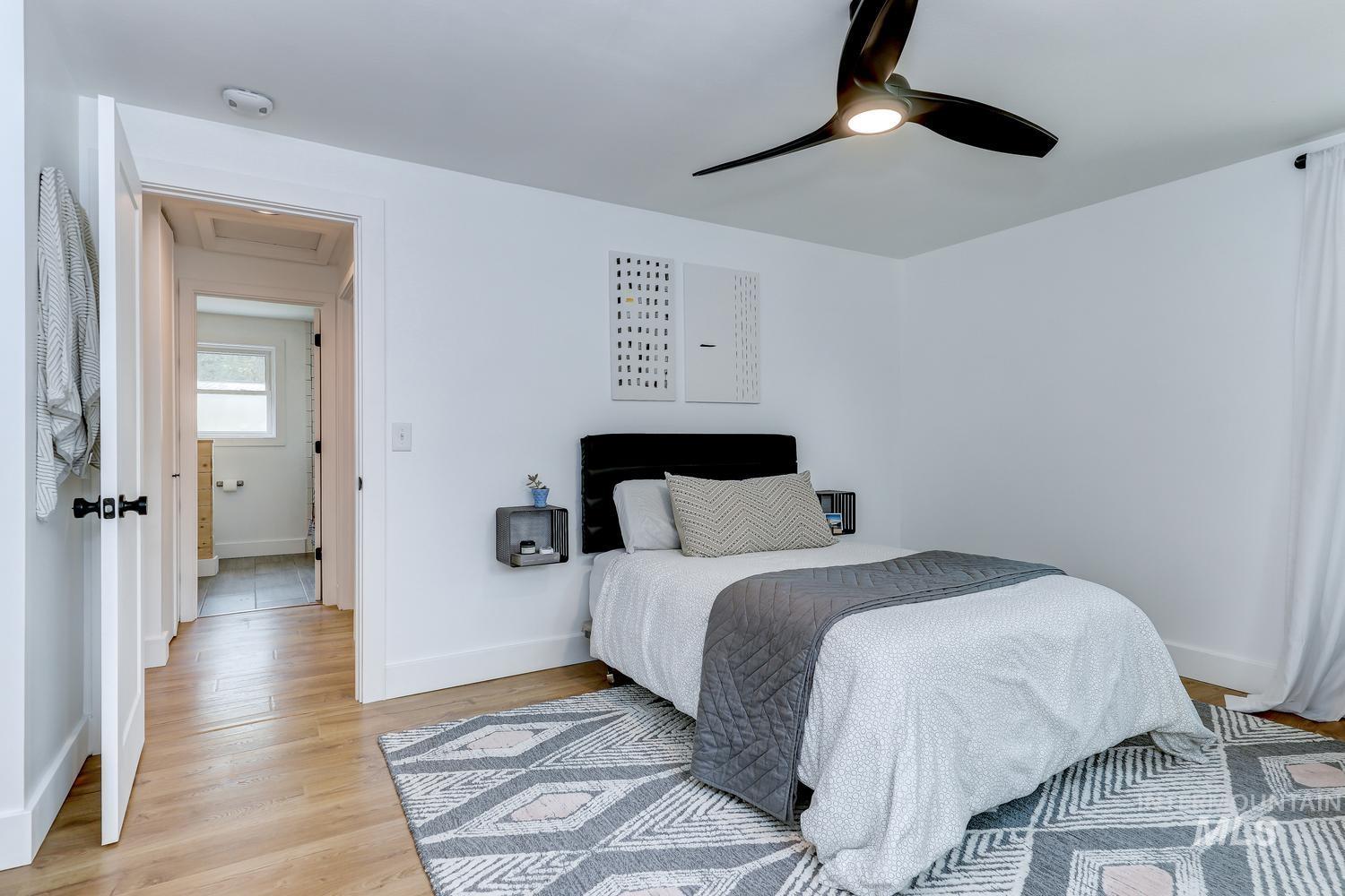 1709 S Abbs