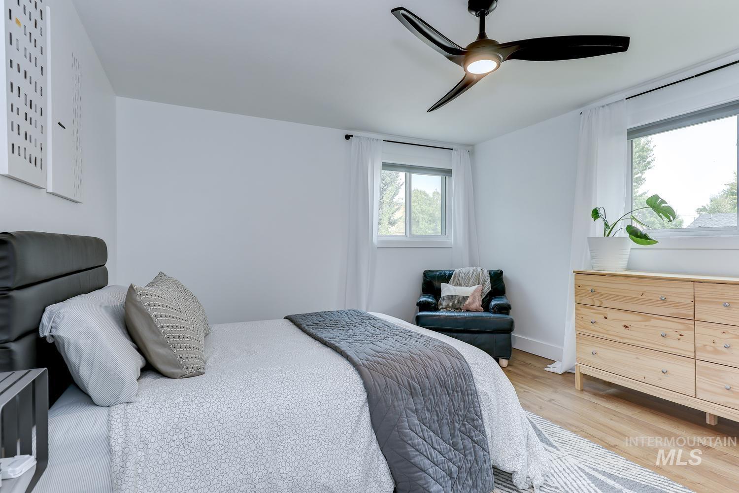 1709 S Abbs