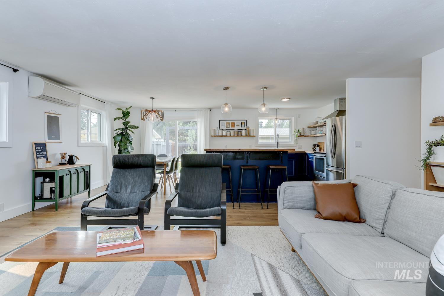 1709 S Abbs