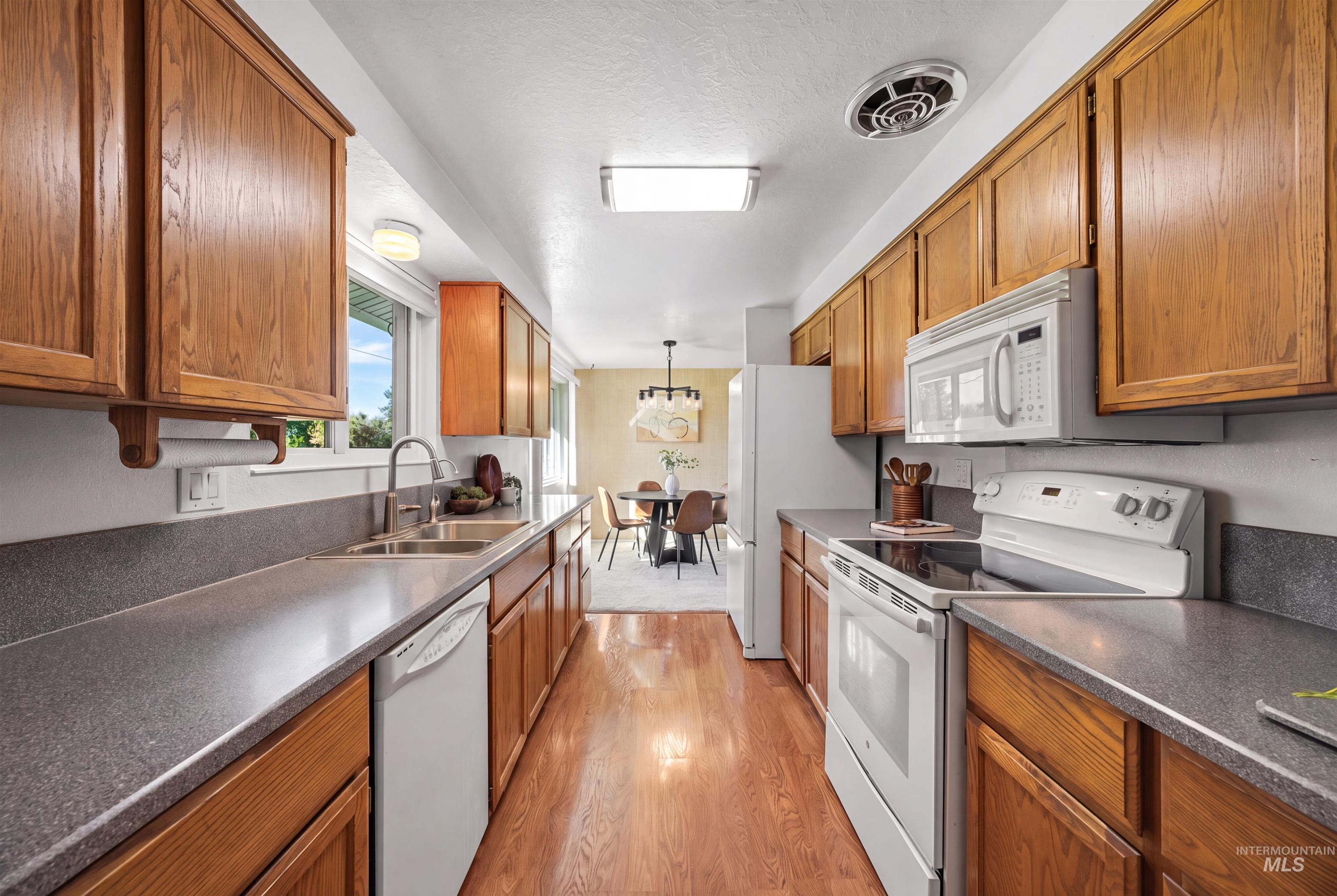 2467 S Essex