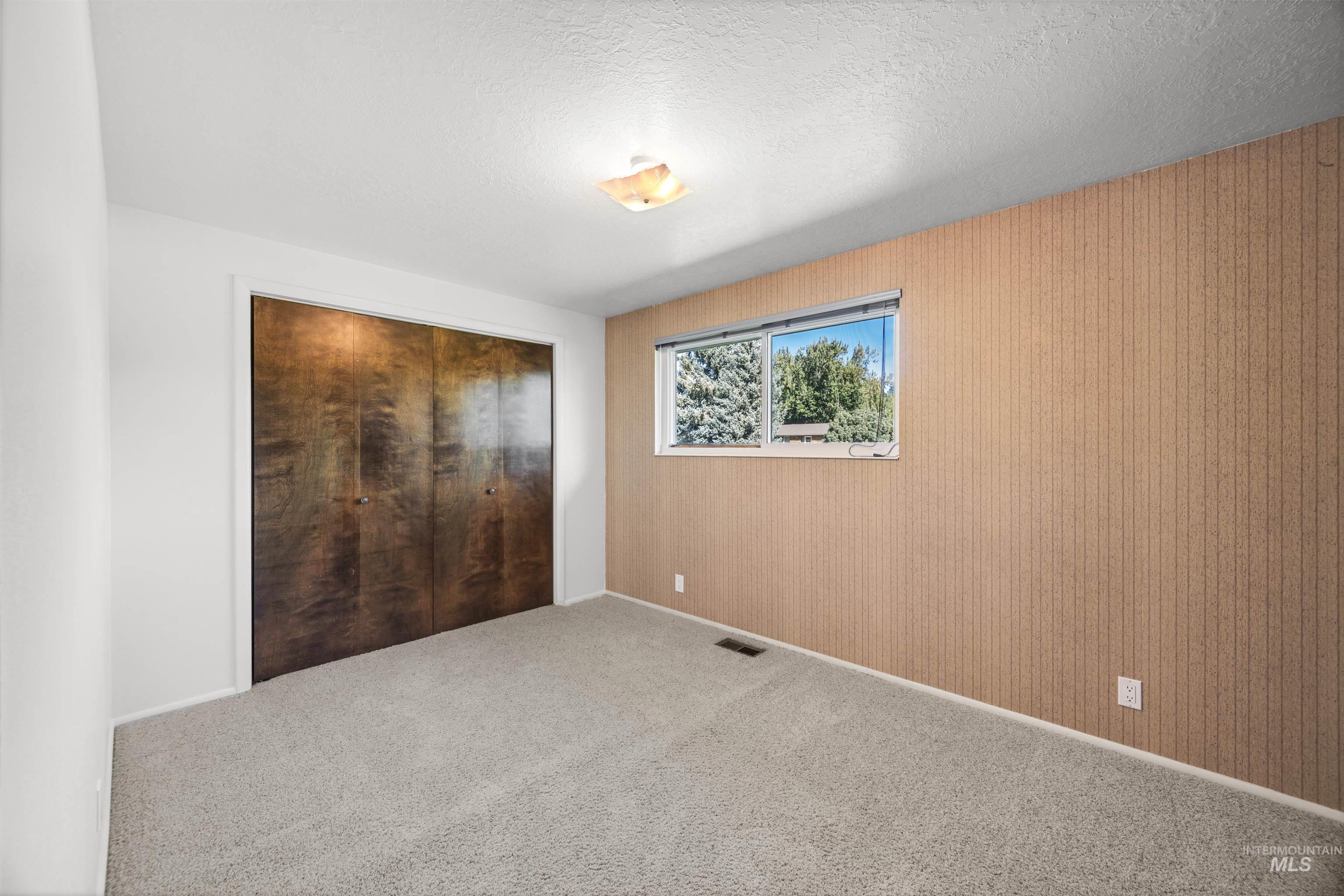 2467 S Essex