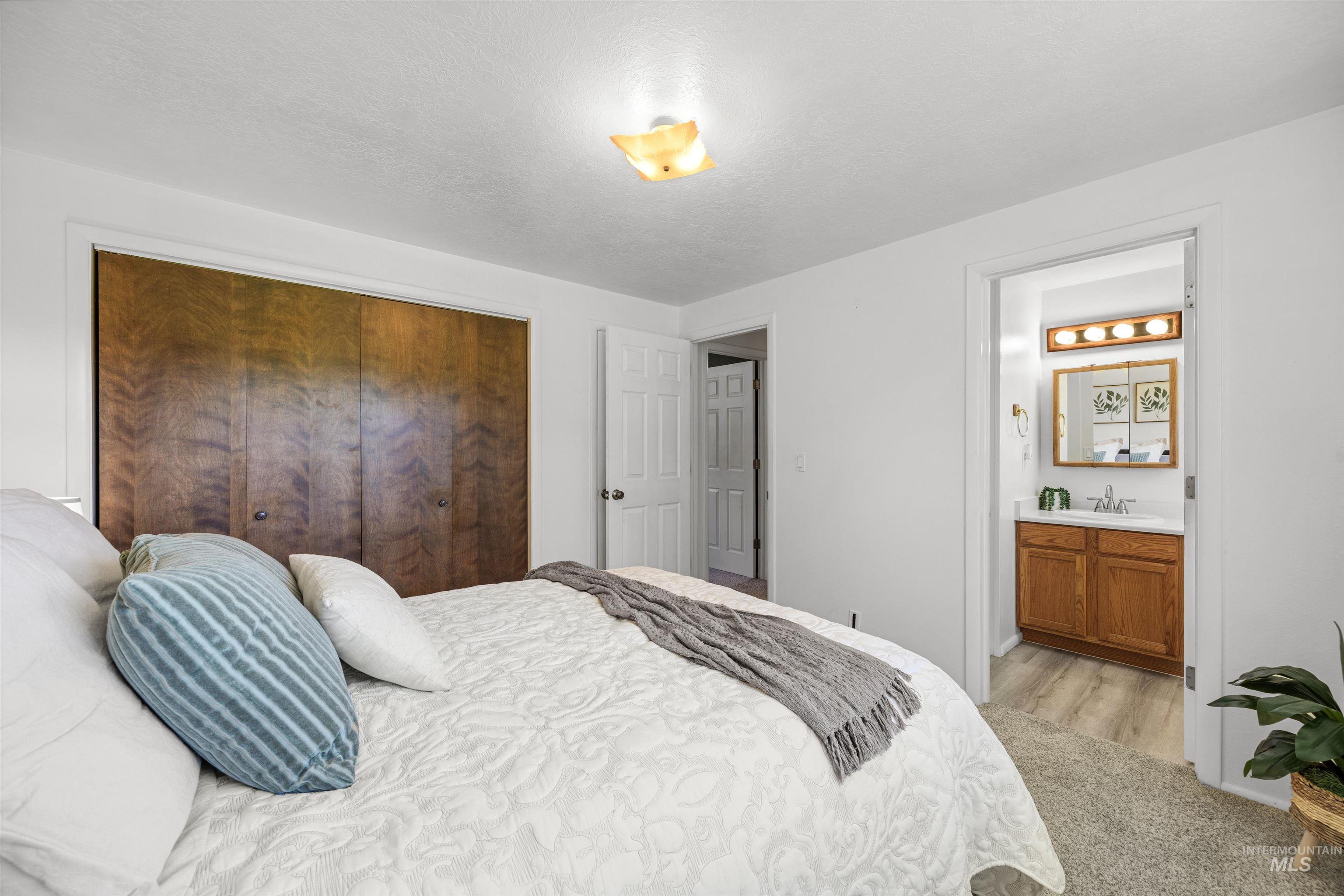 2467 S Essex