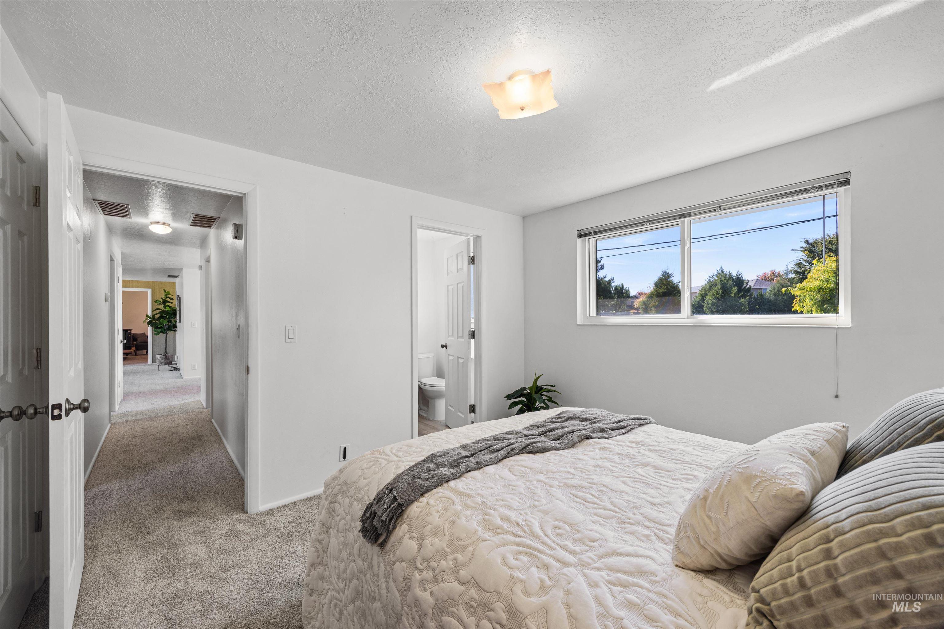 2467 S Essex