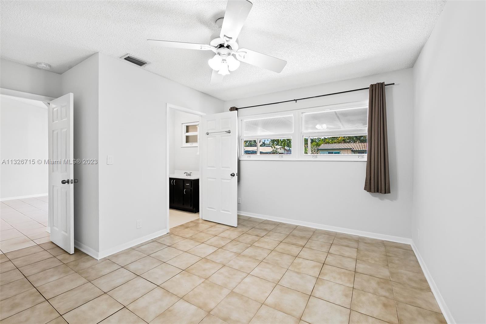 4489 Treasure Cove Dr Unit: 4489