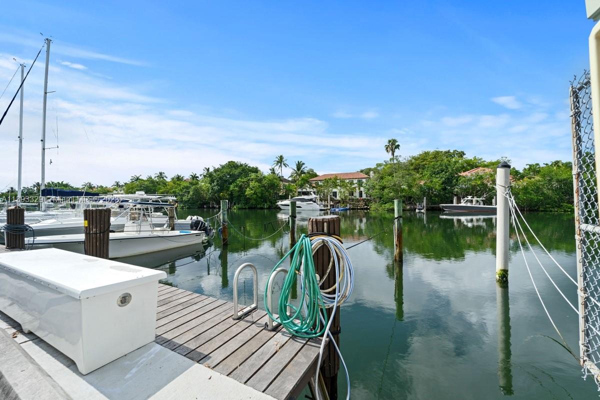 100 Edgewater Dr # 329