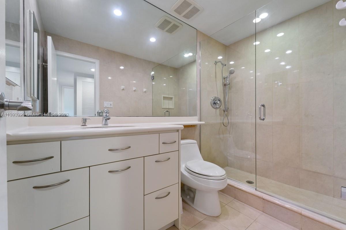 100 Edgewater Dr # 329