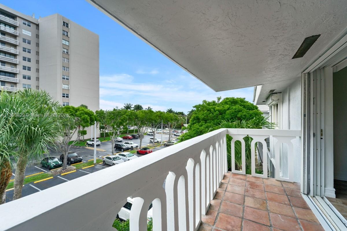 100 Edgewater Dr # 329