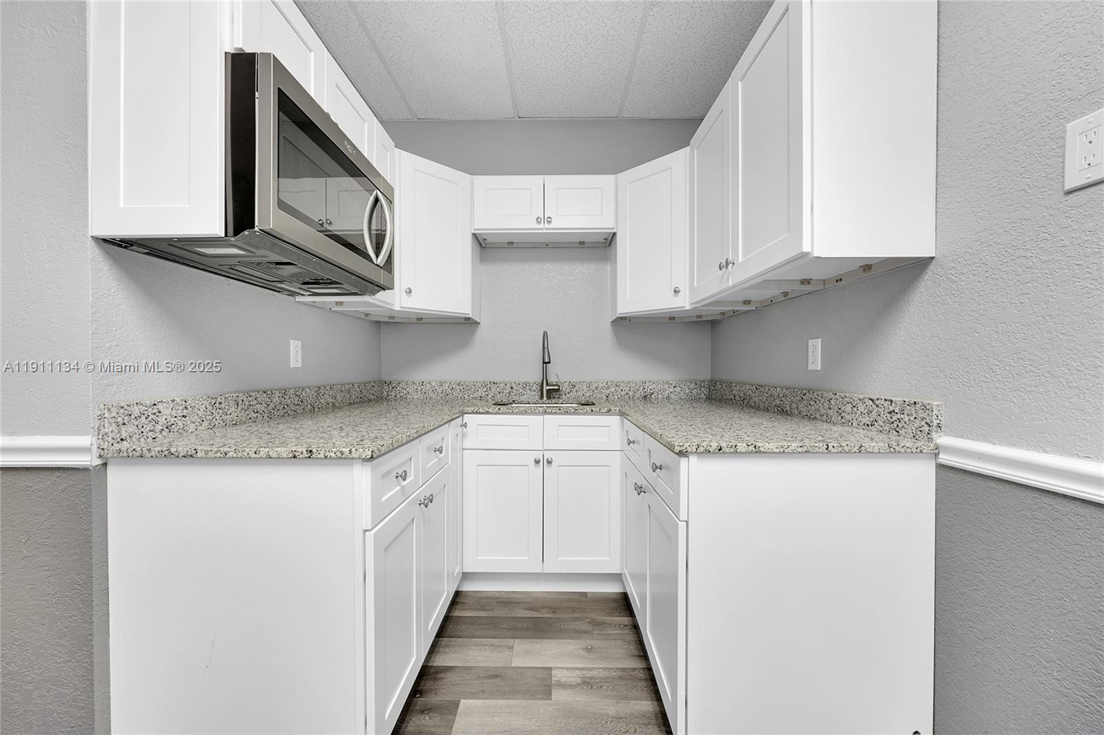 601 N Congress Ave # 105