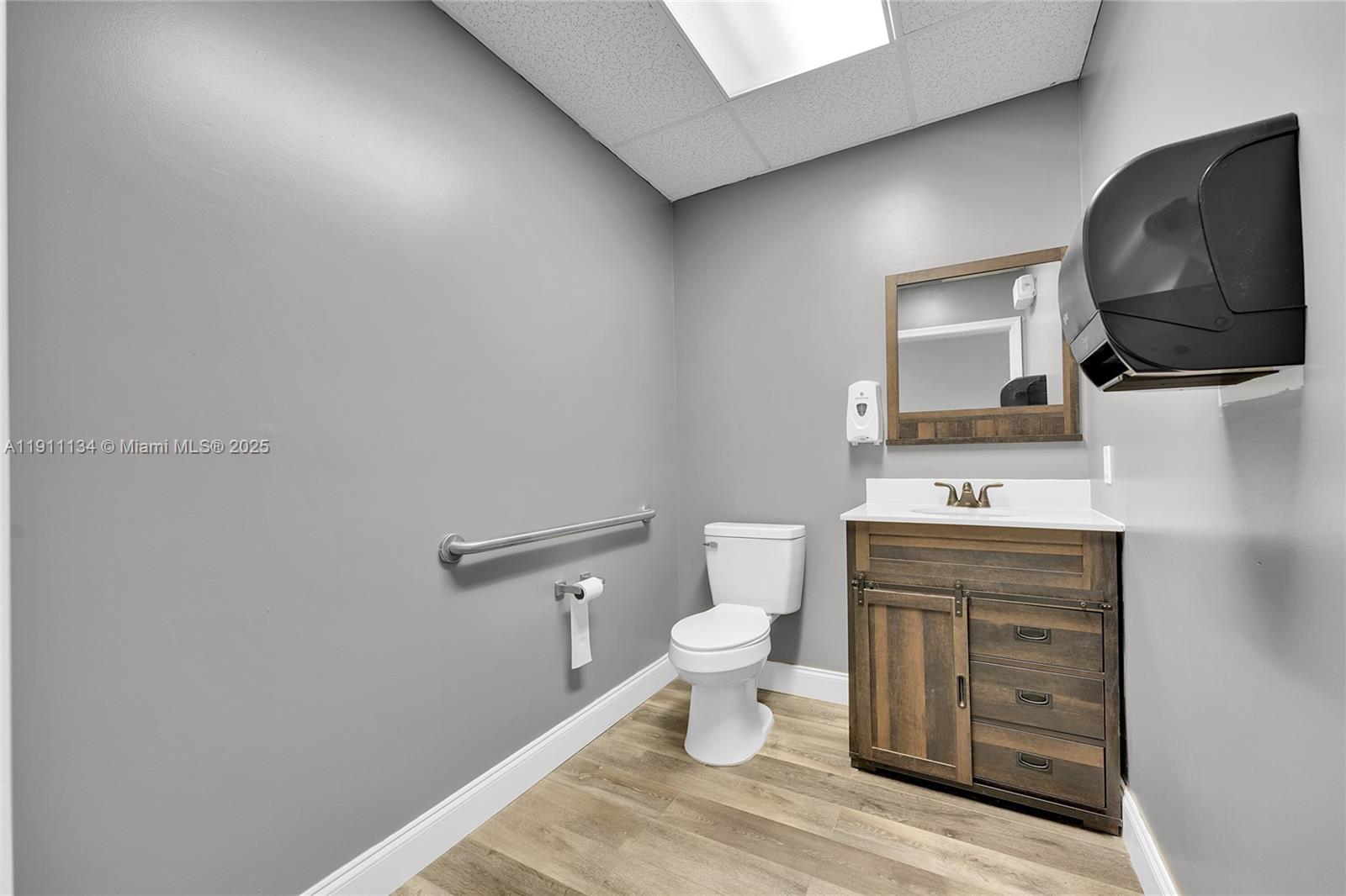 601 N Congress Ave # 105