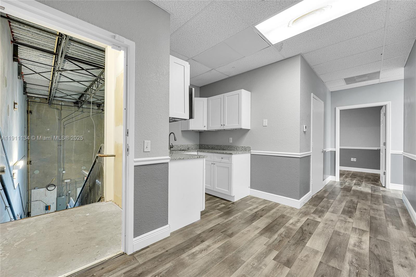 601 N Congress Ave # 105