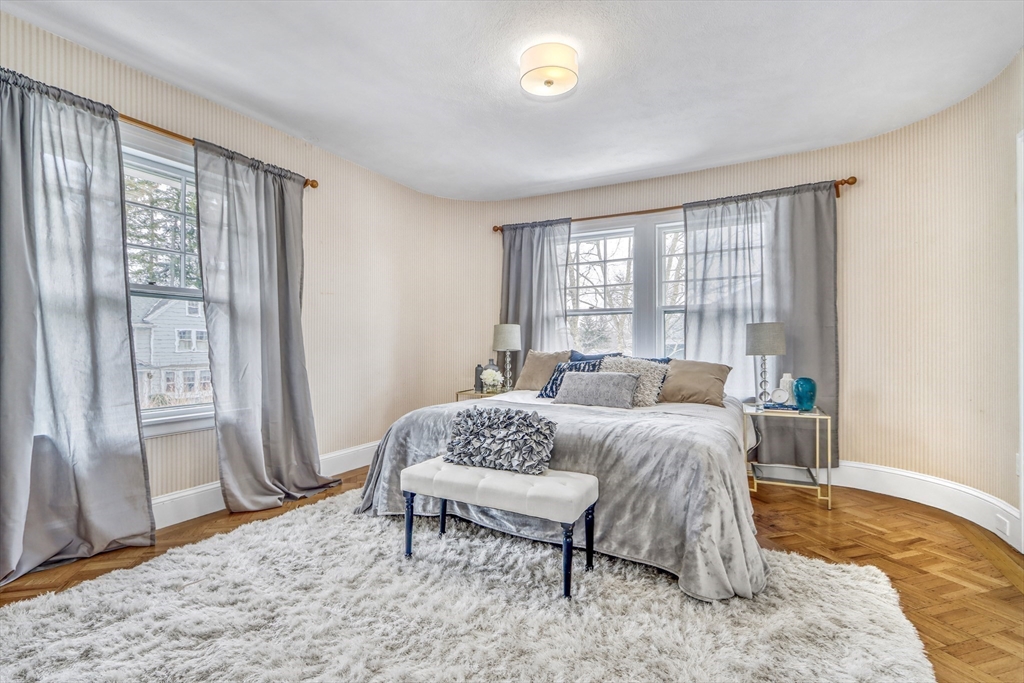 49 Kenwood Ave