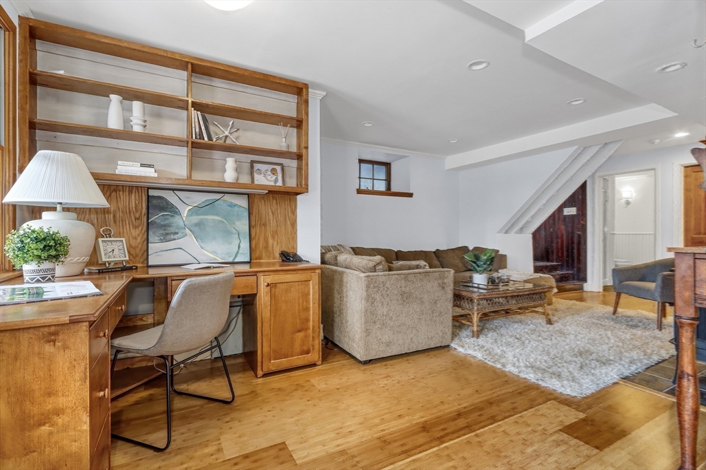 49 Kenwood Ave