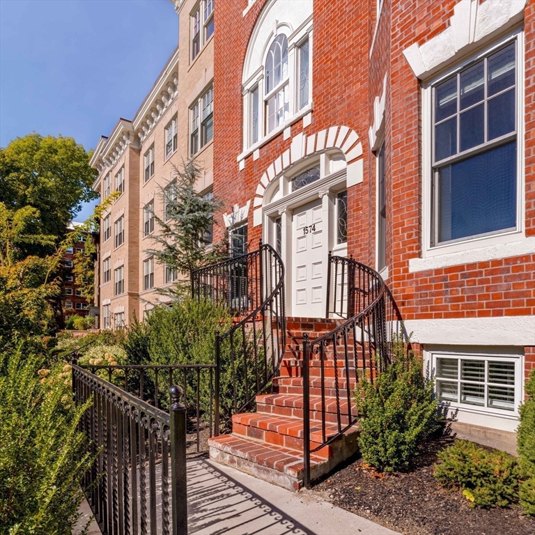 1574 Beacon St # 1