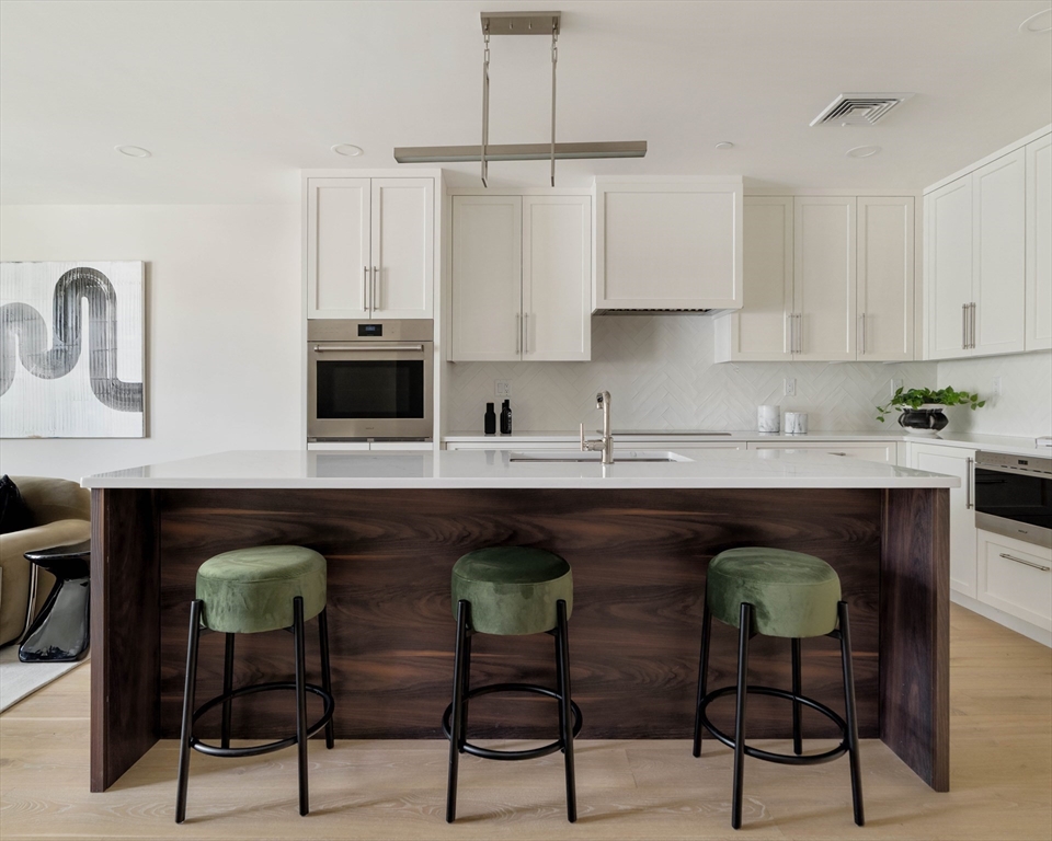 20 Kinmonth Rd # 203
