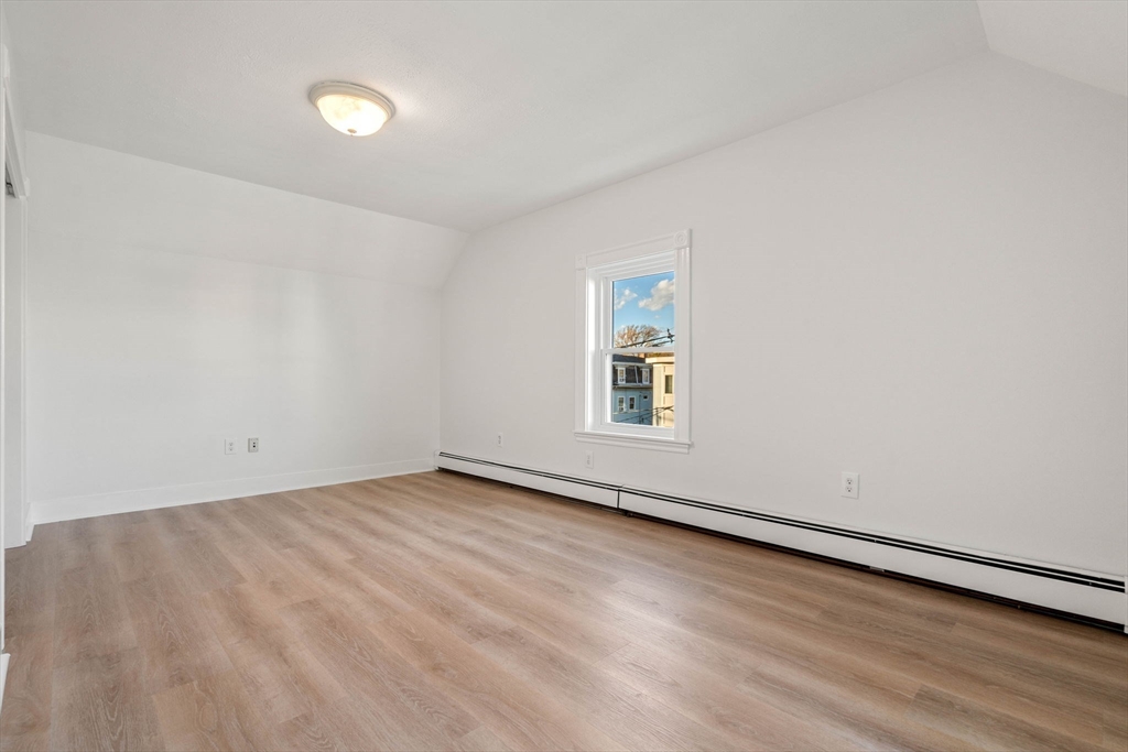 15 Bradbury St # 2