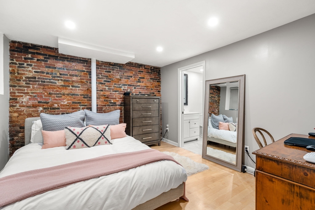 8 Melrose St # 1