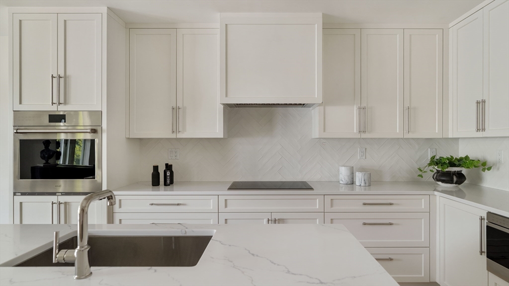 20 Kinmonth Rd # 203