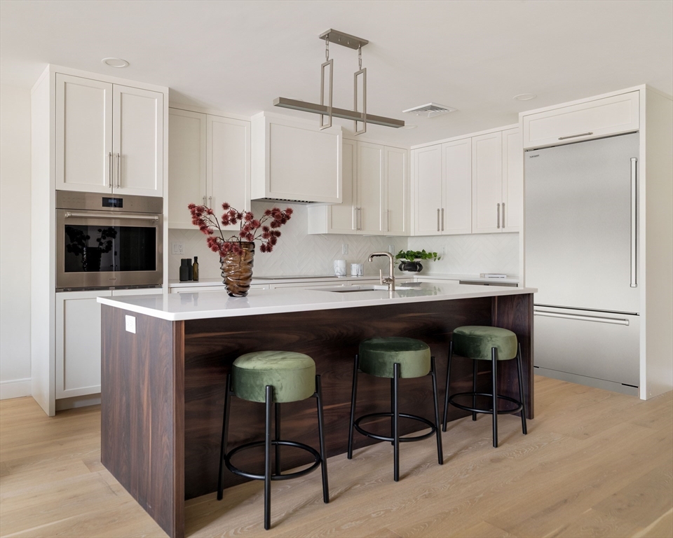 20 Kinmonth Rd # 203