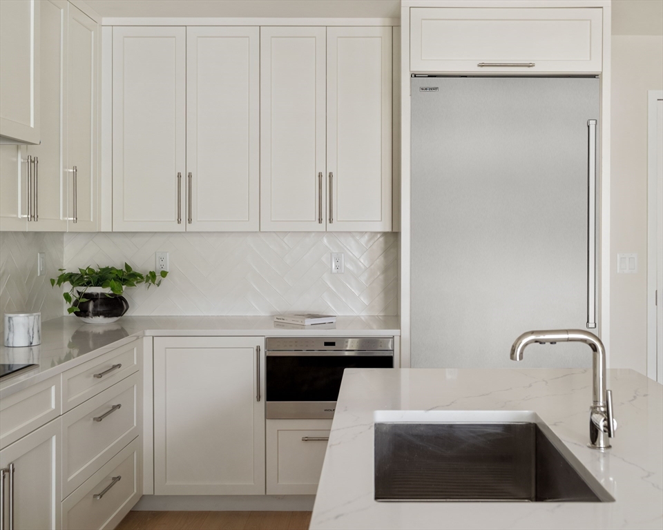 20 Kinmonth Rd # 203