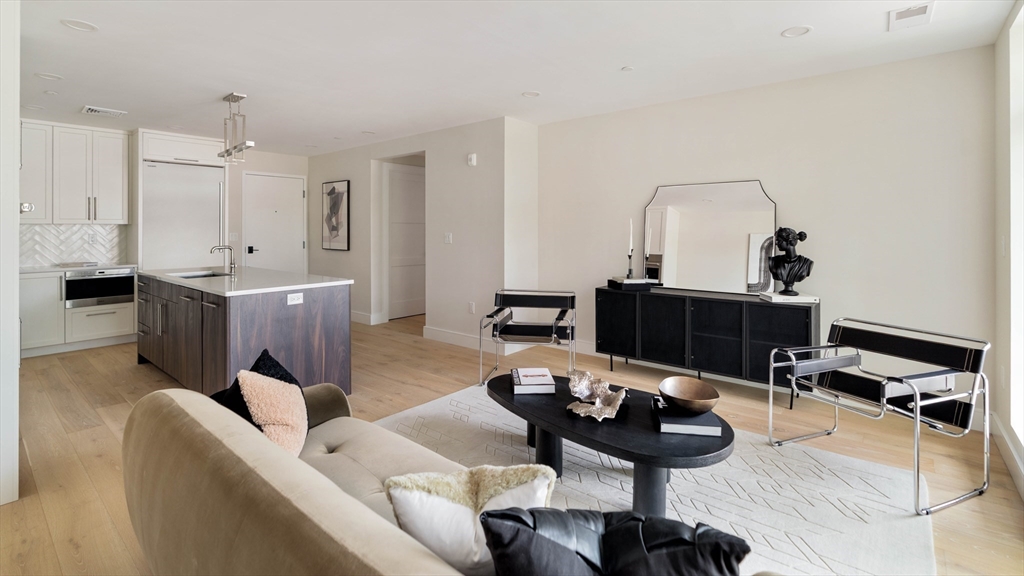 20 Kinmonth Rd # 203