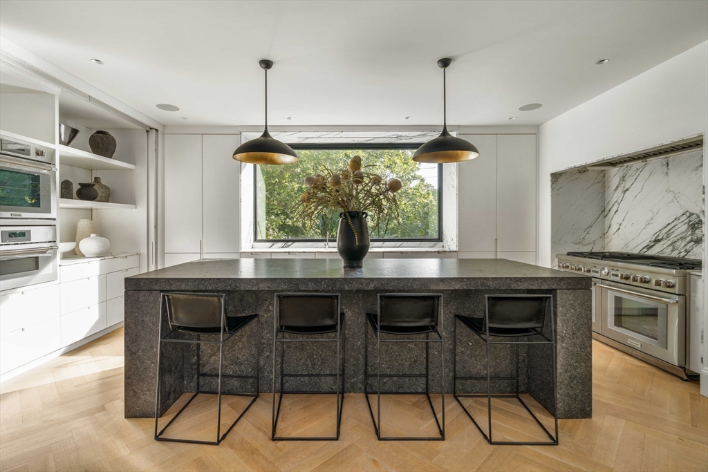 15 Farlow Rd