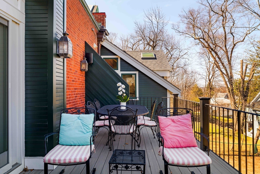103 Bellevue St # 4