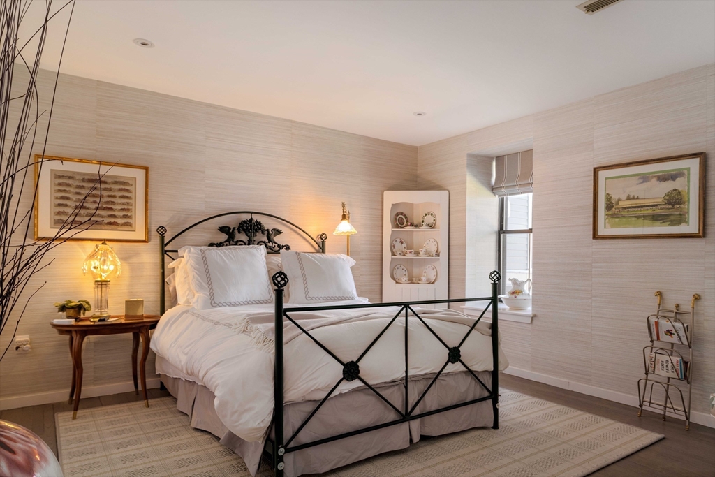 103 Bellevue St # 4