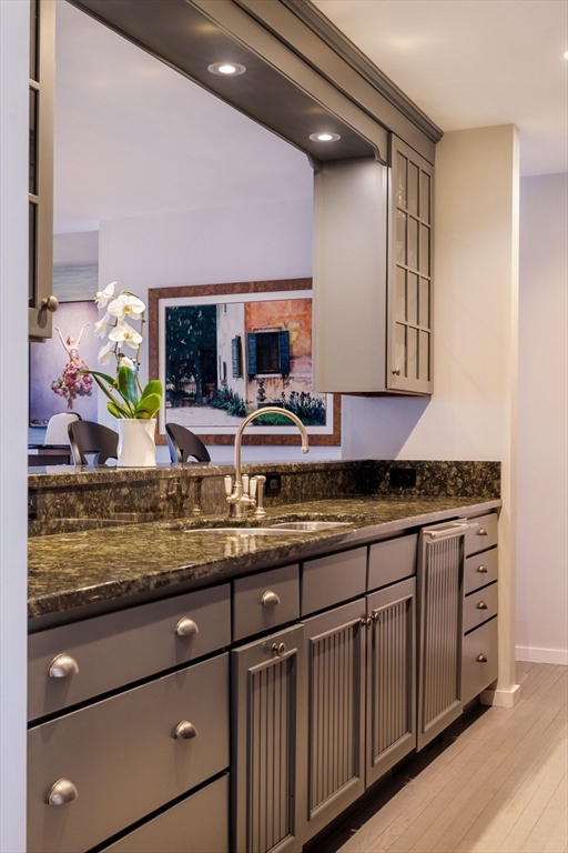 103 Bellevue St # 4