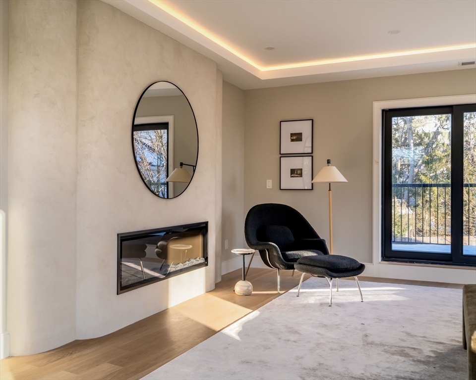 25 White Ave