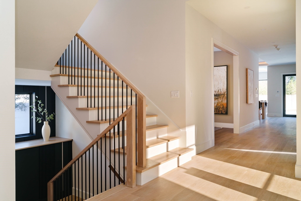 25 White Ave