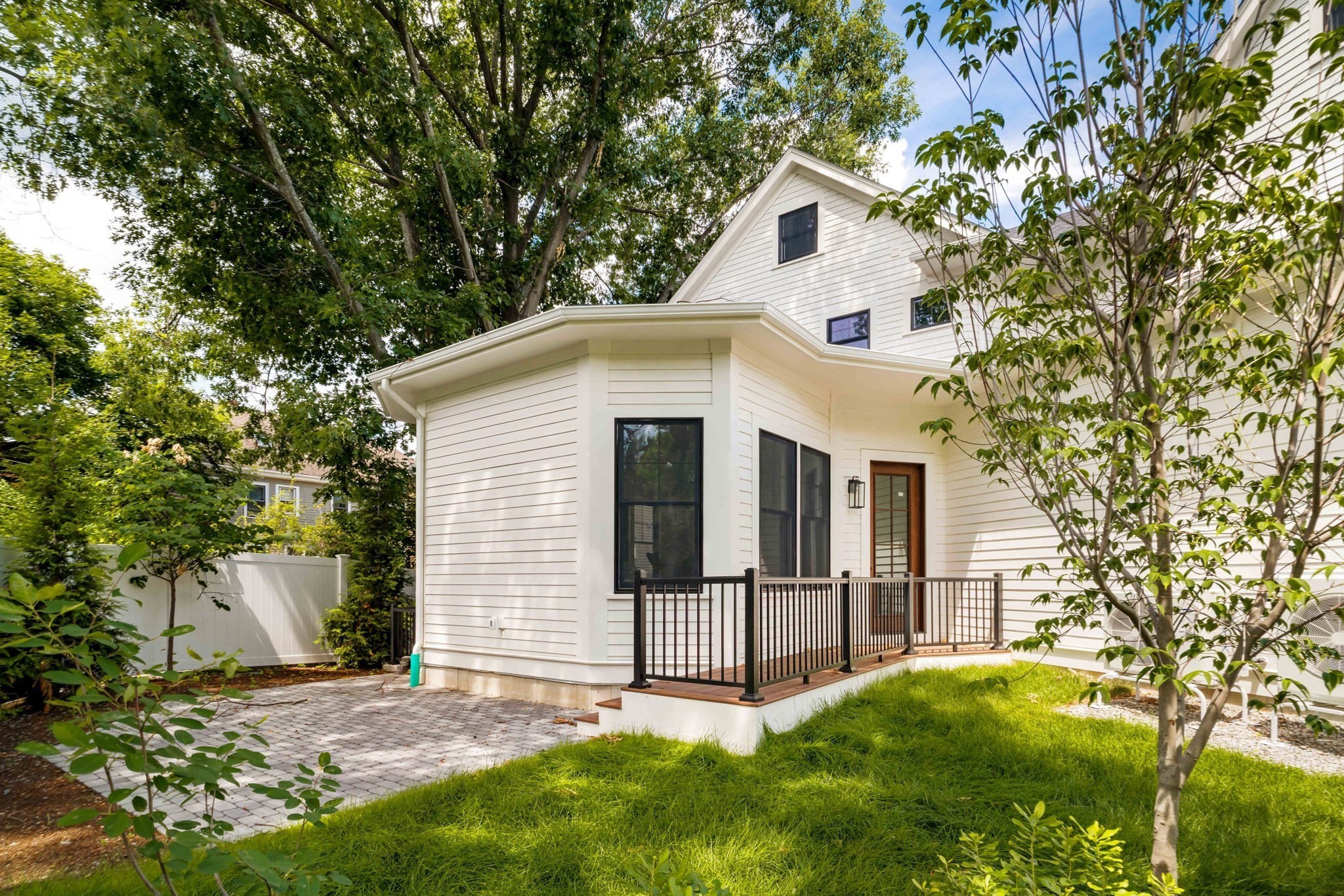 712 Watertown St # 2